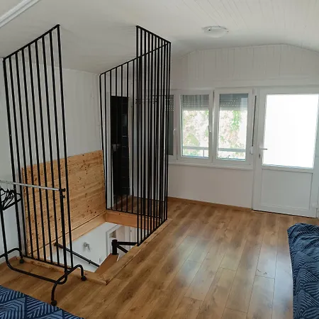 Dumbovo 펜션 Beocin